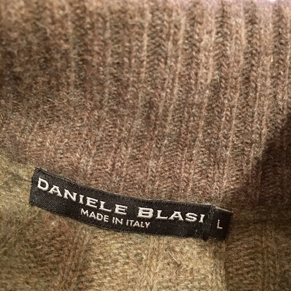 Beautiful Italian made Wool Cable Knit Quarter Zip - Picture 3 of 7